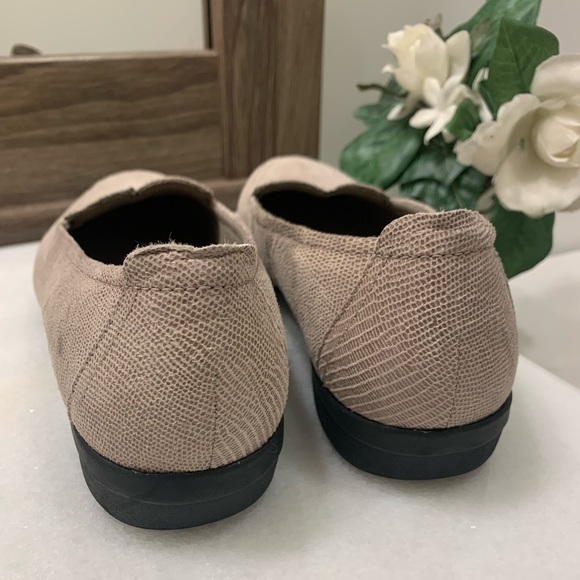 Clark’s Loafers - Leather | Size 8 Women | Color :Beige - Picture 8 of 8